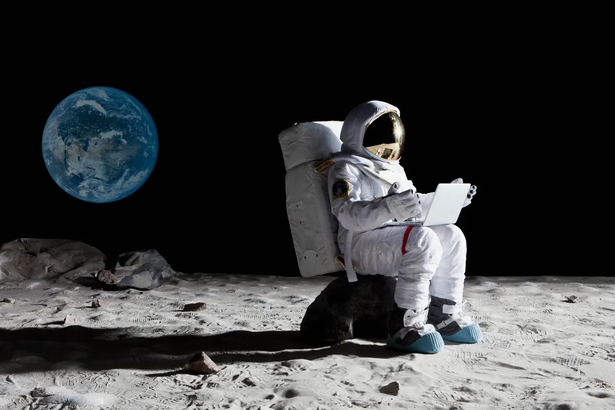 NASA și-a propus să trimită o femeie pe Lună înaintea Chinei. Acest lucru devine din ce în ce mai complicat