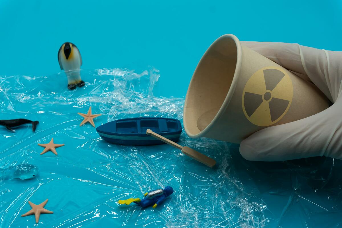 Au aruncat 200.000 de butoaie radioactive în mijlocul oceanului: 80 de ani mai târziu, Franța conduce misiunea de recuperare a acestora