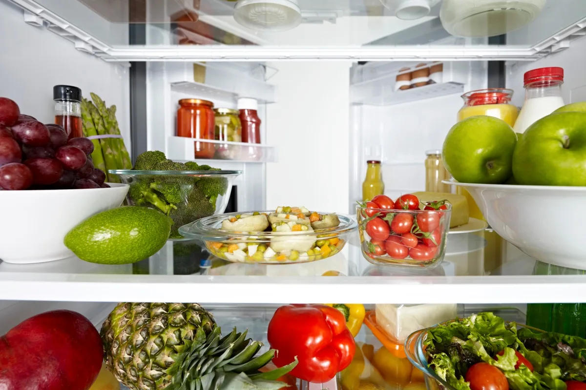 Cum să elimini mirosul urât din frigider cu un singur ingredient din bucătărie