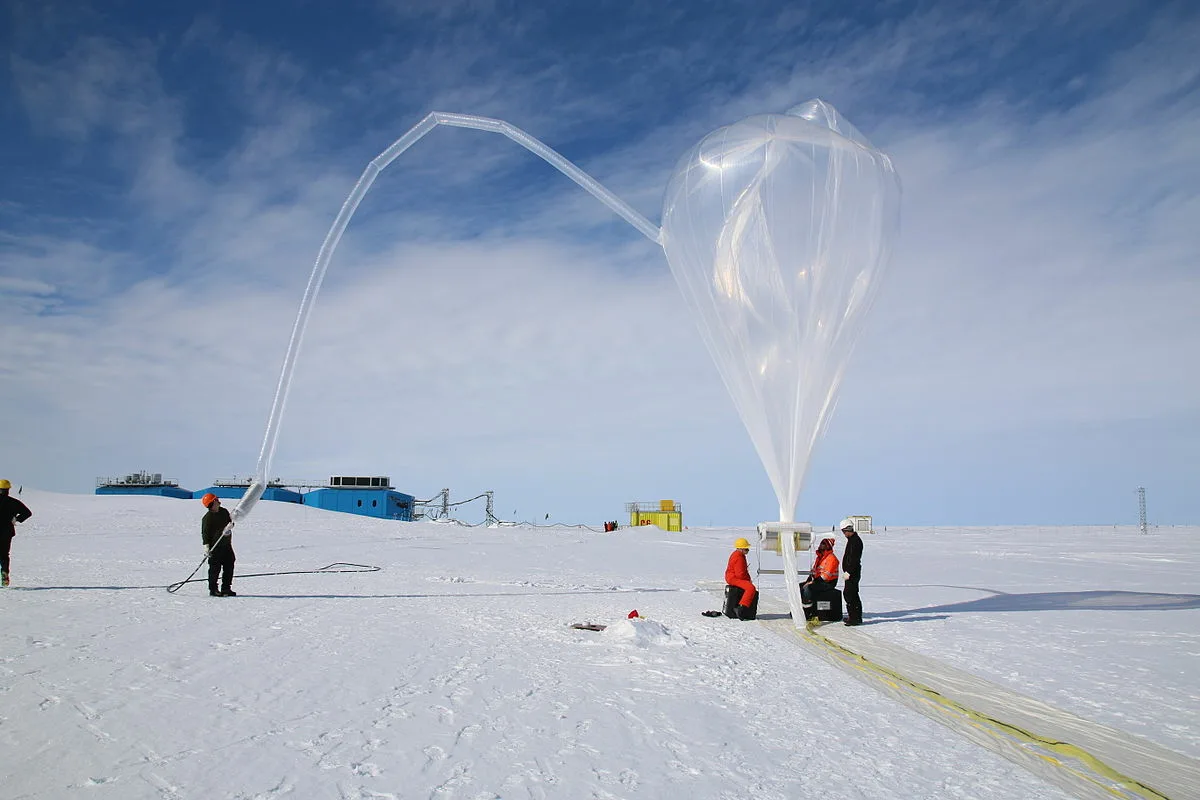 Semnalele ciudate detectate în gheața Antarcticii par să sfideze legile fizicii. Oamenii de știință caută un răspuns