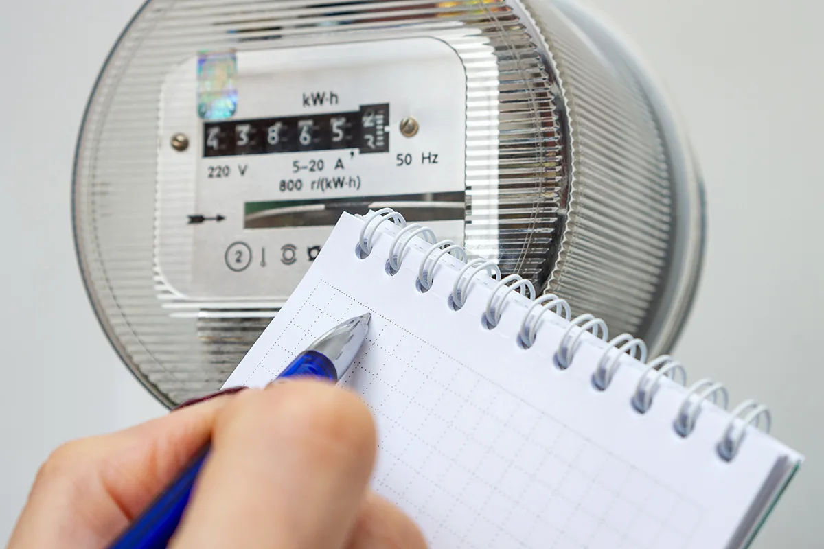 CFE: personalul va vizita locuințele în luna iunie pentru a demonta contoarele și a întrerupe furnizarea energiei electrice din următoarele motive