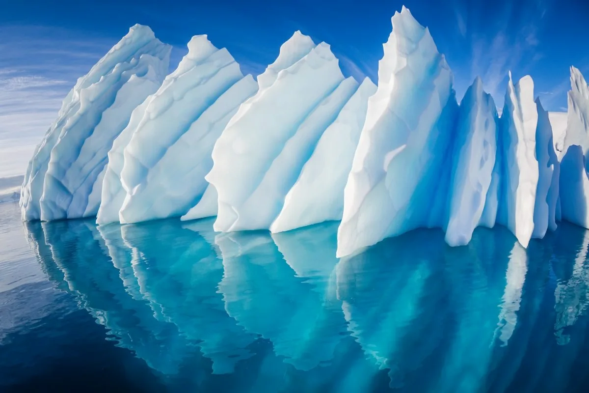 Experții descoperă „ceva” strălucitor sub gheața arctică ― Ar putea fi viitorul omenirii