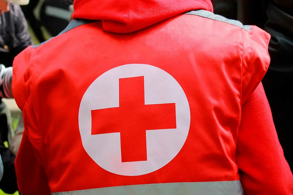 Donează o pereche de pantofi Roșii Crucii și urmărește-i traseul cu un GPS: organizația a fost nevoită să dea explicații