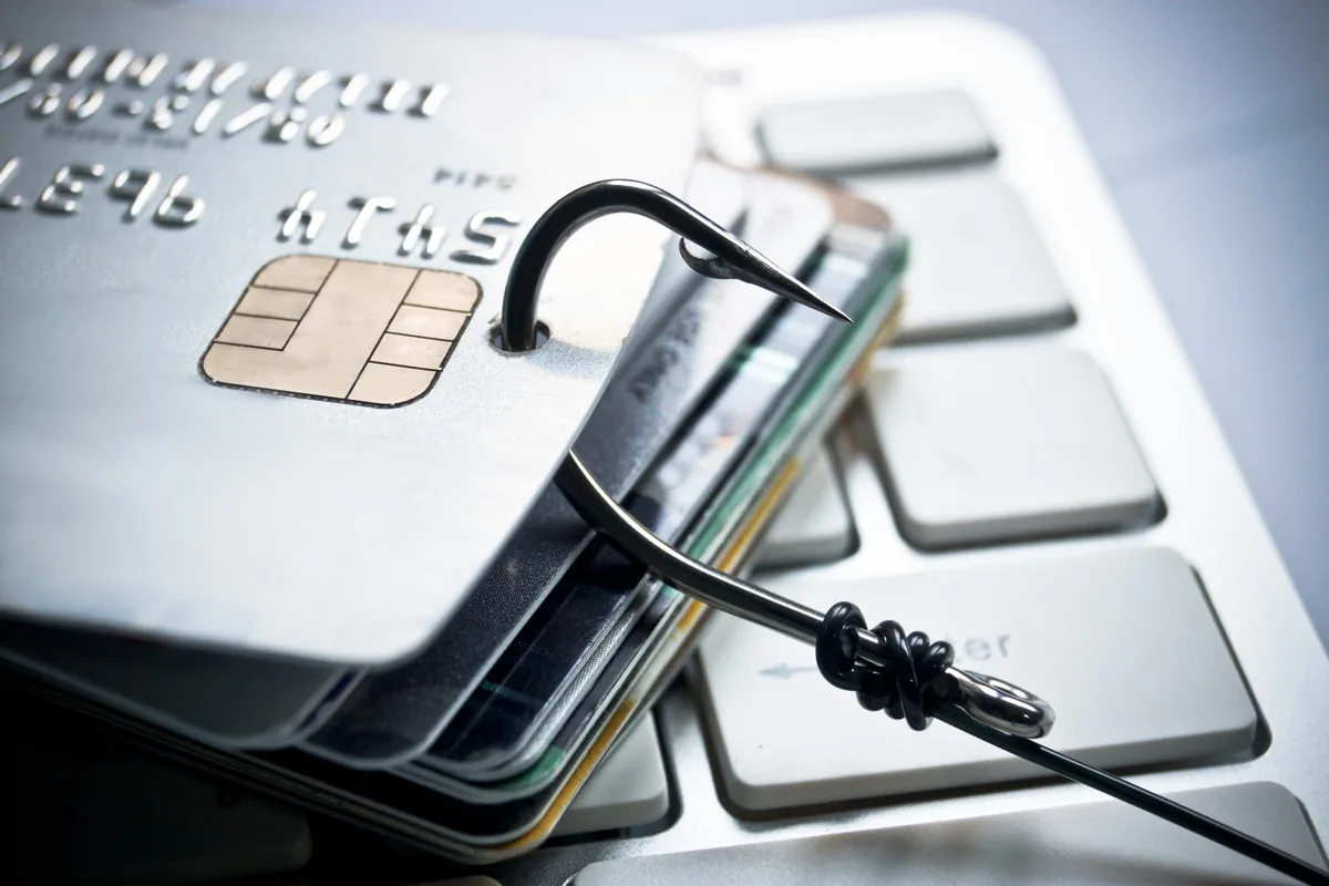 Ce trebuie să faceți înainte de a introduce cardul în bancomat: vă poate salva de escrocherii majore