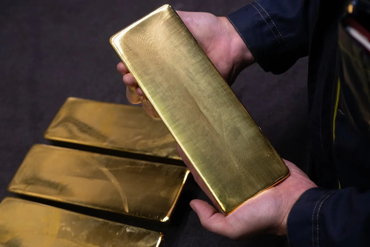 Bara de aur în valoare de peste 623.000 de dolari, care urma să fie trimisă în India, a fost confiscată: era legată de mineritul ilegal
