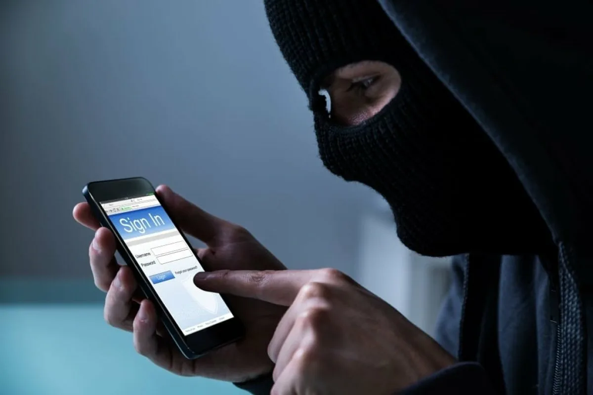 Dacă telefonul dvs. mobil prezintă aceste semne, fiți atenți, deoarece ar putea fi spionat conturile dvs. bancare