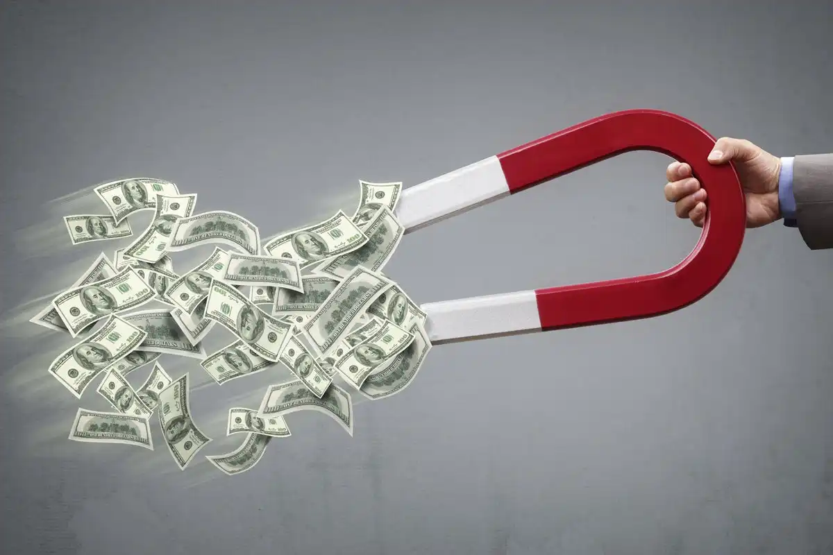 „Ne simțim cu adevărat trădați”: un pensionar povestește cum a pierdut 173.000 de euro investind în aur