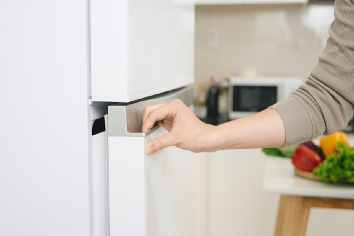 De ce experții recomandă să puneți cât mai repede o foaie A4 pe frigider în toate gospodăriile