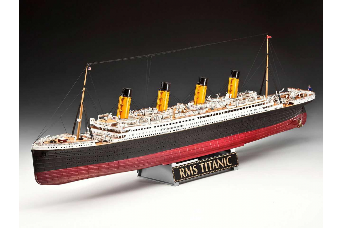 Un copil de 8 ani construiește și navighează cu propriul său Titanic în Nigrán