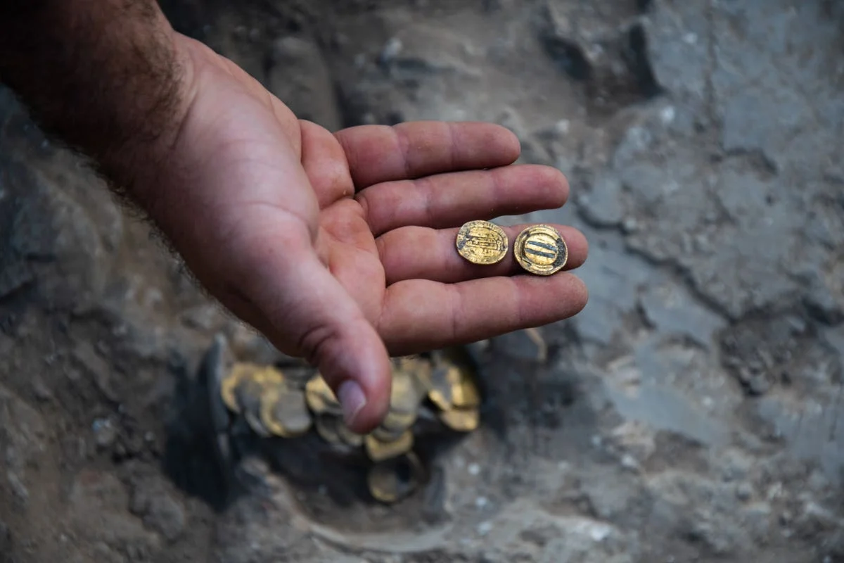 Descoperirea într-o așezare veche îi lasă fără cuvinte pe arheologi: este plină de aur și argint