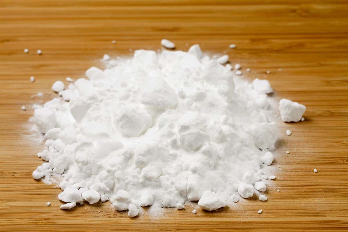 Bicarbonat de sodiu: cum să îl consumați pentru a ameliora aciditatea stomacală și migrenele