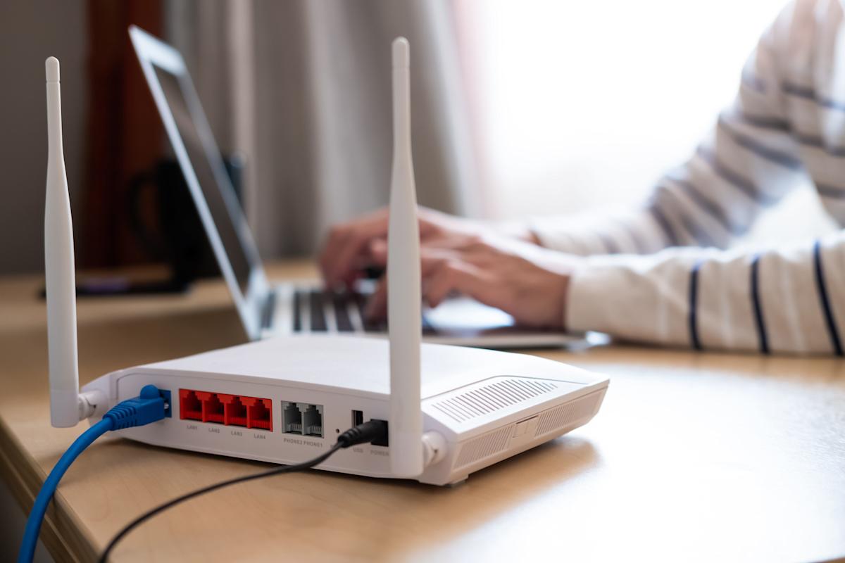 Cine are un port USB pe routerul WiFi are o comoală: la ce servește și cum să-l folosești