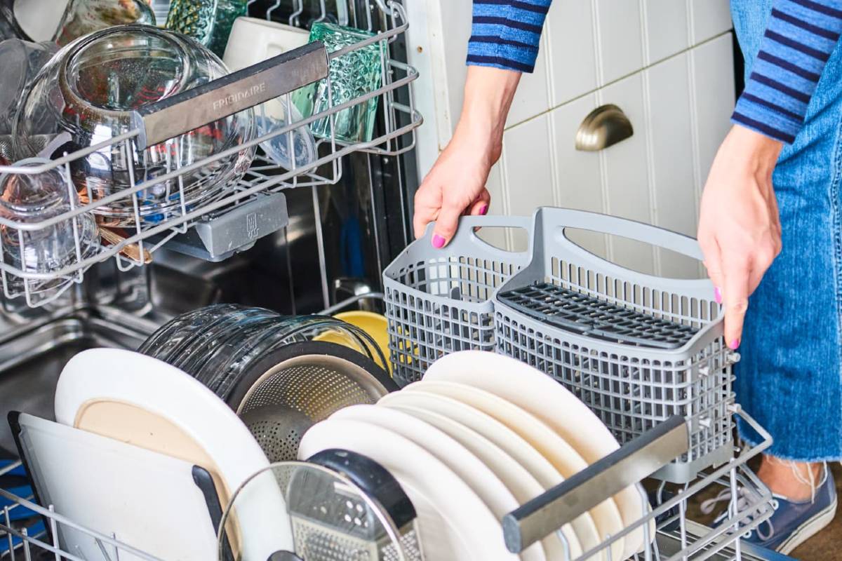 Sunt instalator profesionist și asta este primul lucru pe care îl verific înainte de a debloca o mașină de spălat vase care nu funcționează.