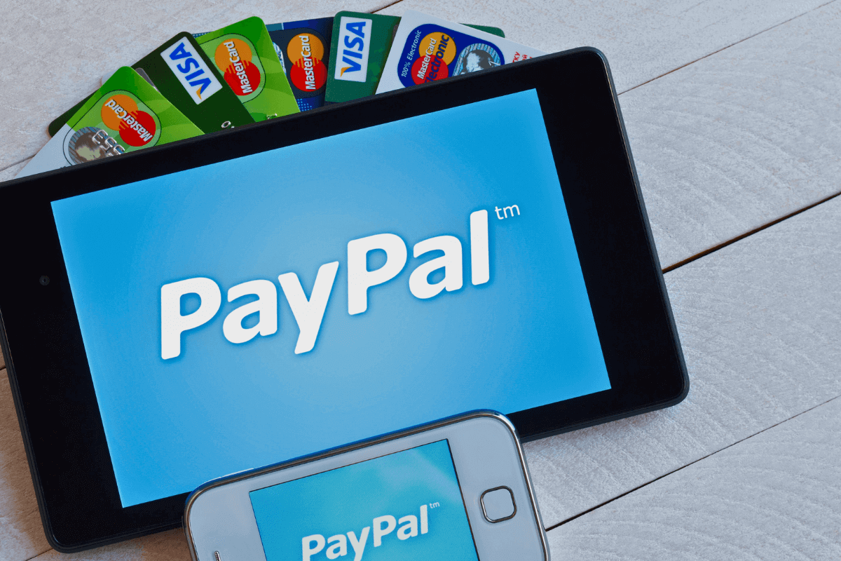 PayPal îngheață banii din toate conturile bancare ale utilizatorilor care efectuează transferuri mai mari decât această sumă