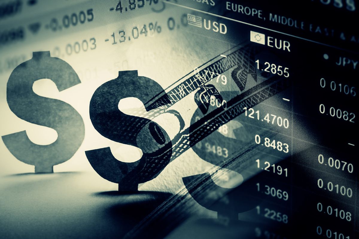 „Optimiștii” din City: cel mai mic preț așteptat pentru dolar, potrivit 15 firme de consultanță