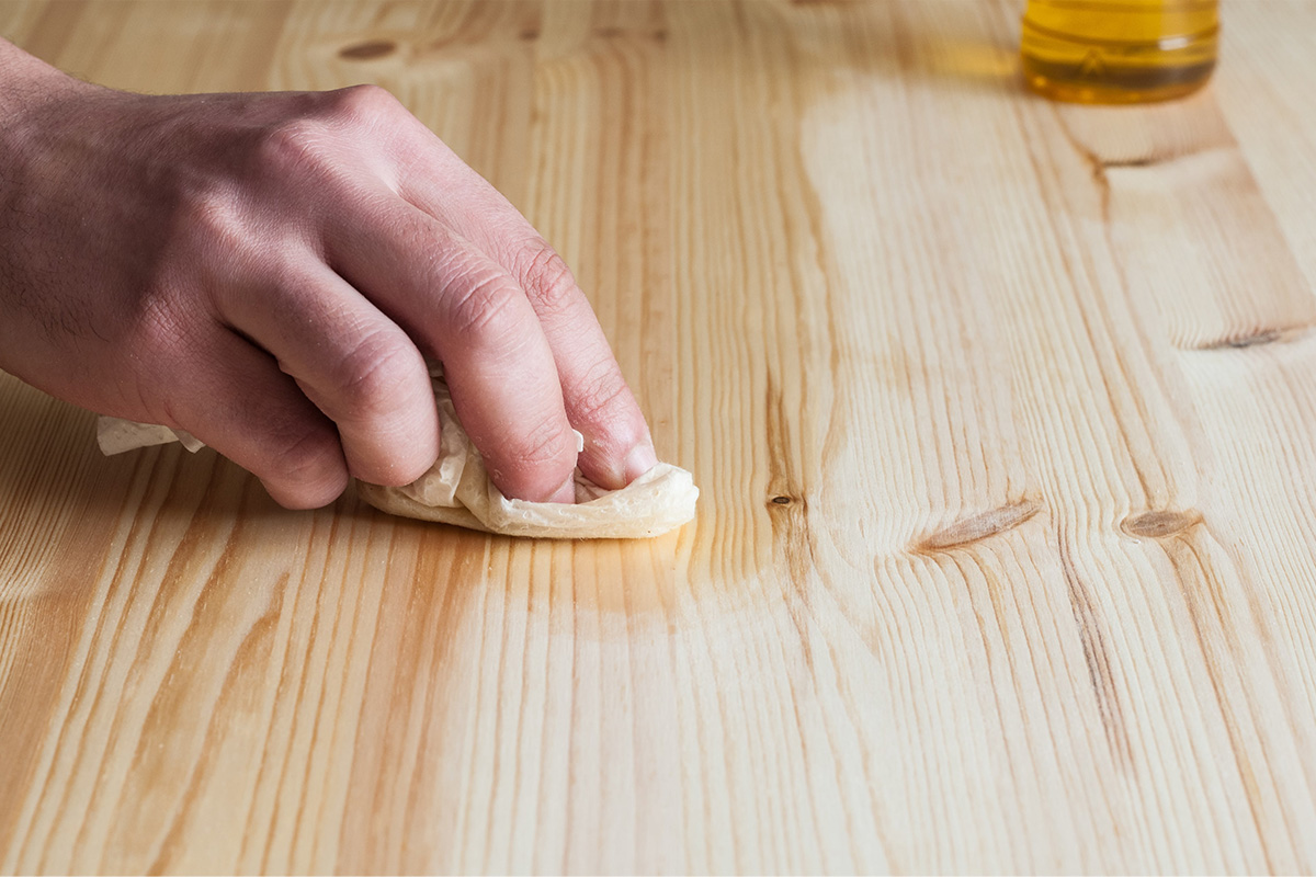 În câteva minute și cu 3 ingrediente: secretul bunicilor pentru a vă menține podelele din lemn impecabile ani de zile