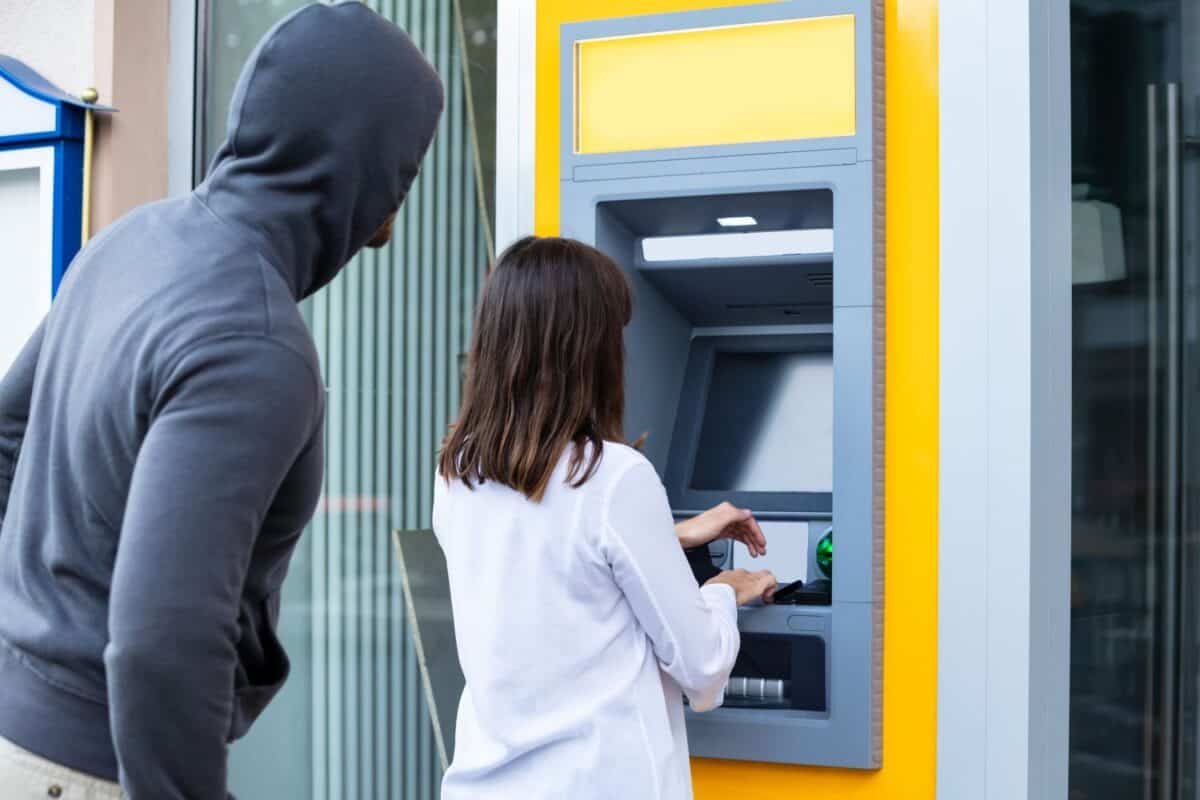 Legea succesiunilor se retrage: Ministerul Finanțelor confirmă că numirea copiilor ca titulari ai conturilor bancare nu constituie o donație