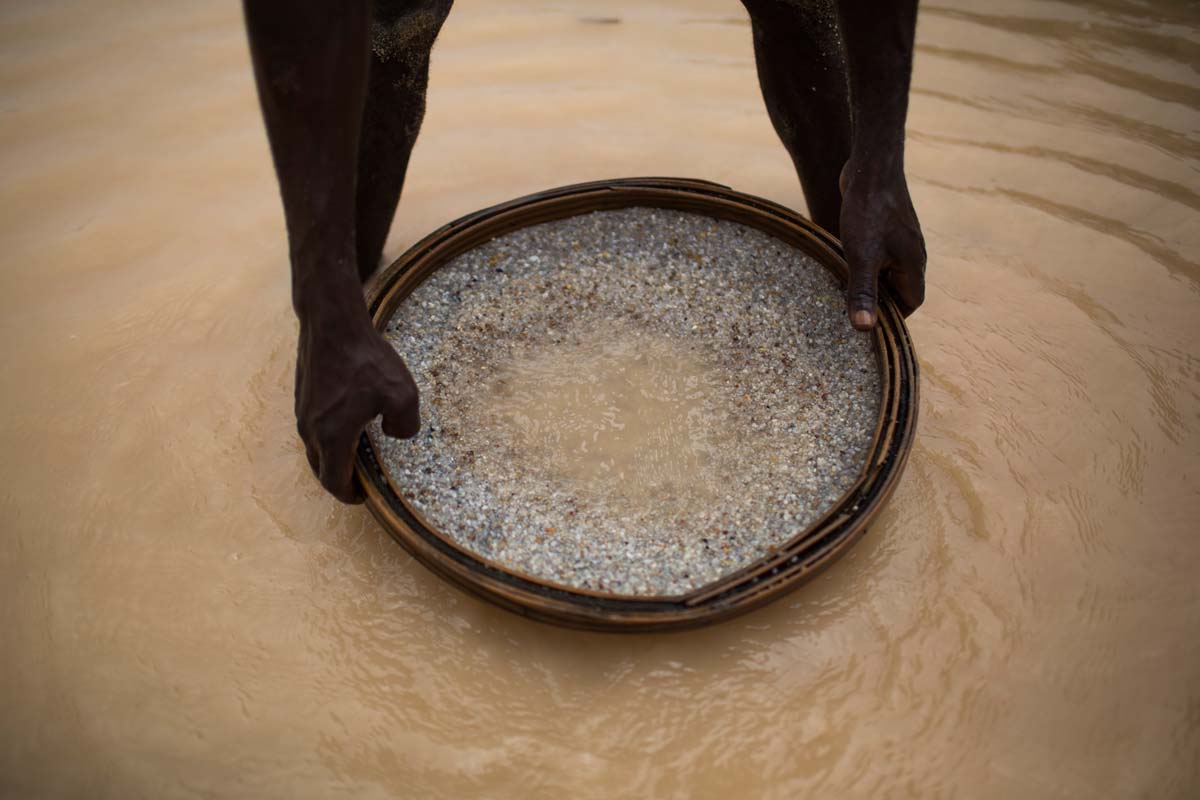 Se lansează planul de extragere a tonelor și tonelor de diamante de sânge găsite în ocean
