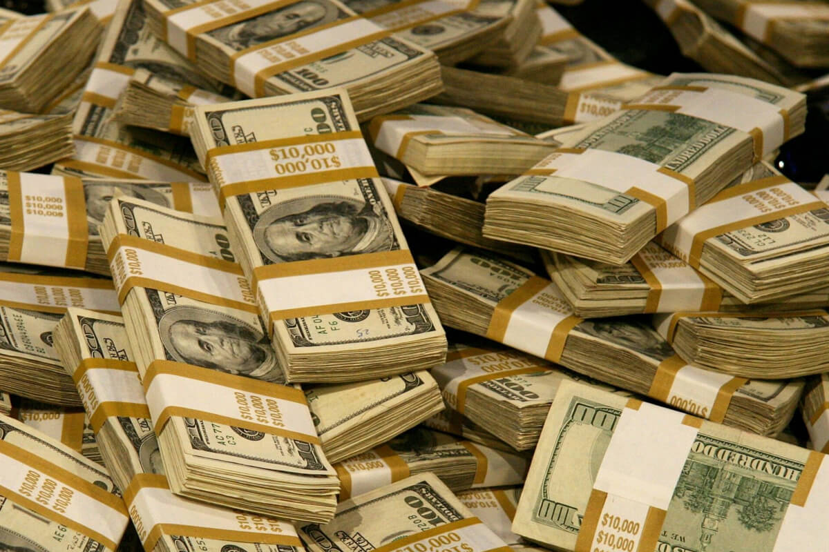 Contrabandă de valută: Șofer interceptat în timp ce încerca să intre în Chile cu 380.000 de dolari și peste 290.000 de boliviani din Bolivia
