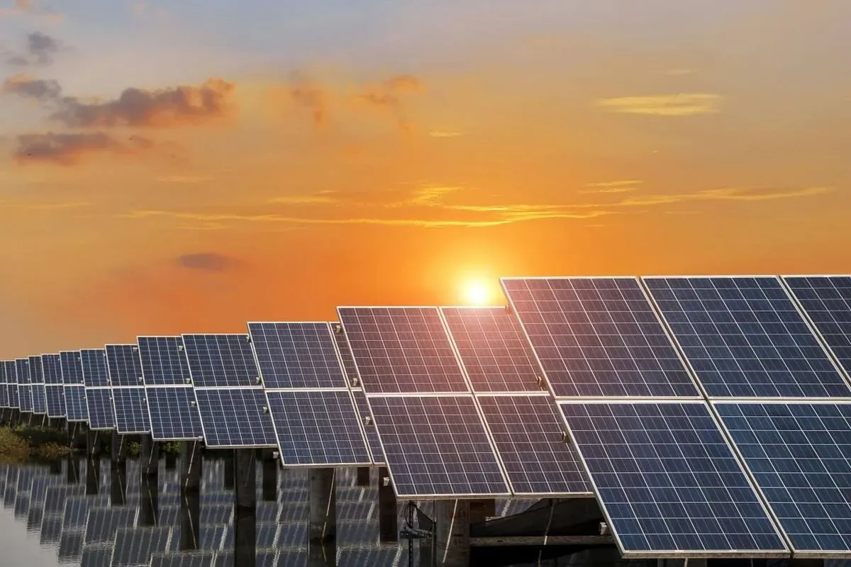 2.000.000.000 de dolari a costat această centrală termică solară care acum a dat faliment din cauza păsărilor și a energiei fotovoltaice