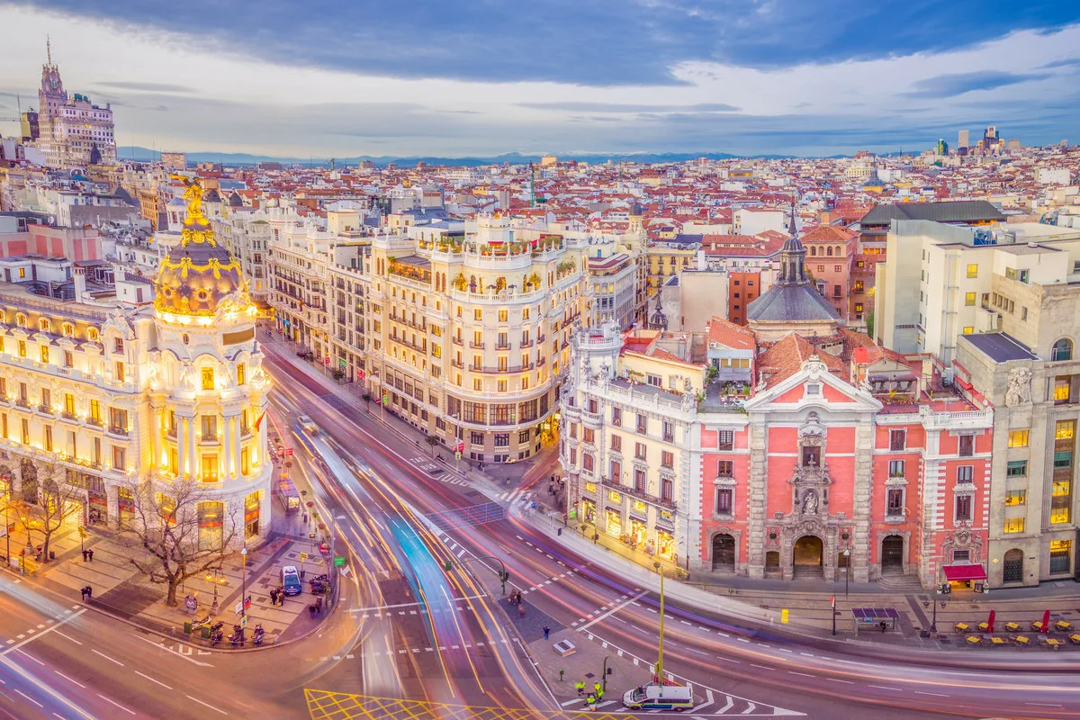 Așa arată cele 11 locuințe de lux care vor fi construite în noua zonă de lux din Madrid: tavane de până la 5 metri, piscină și prețuri începând de la 2,25 milioane