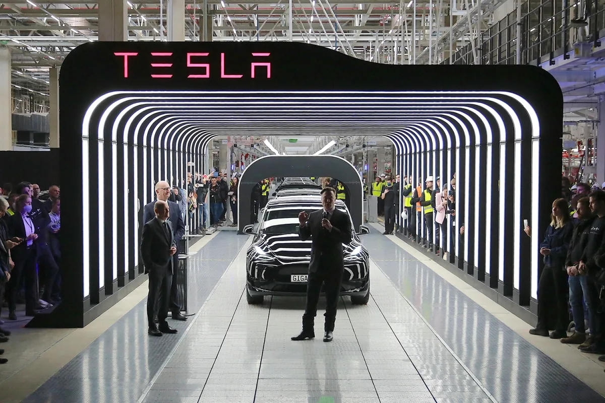 Au parcurs 2.500 km într-o mașină electrică și au ajuns la o concluzie dură: motorul diesel rămâne imbatabil pe șosea