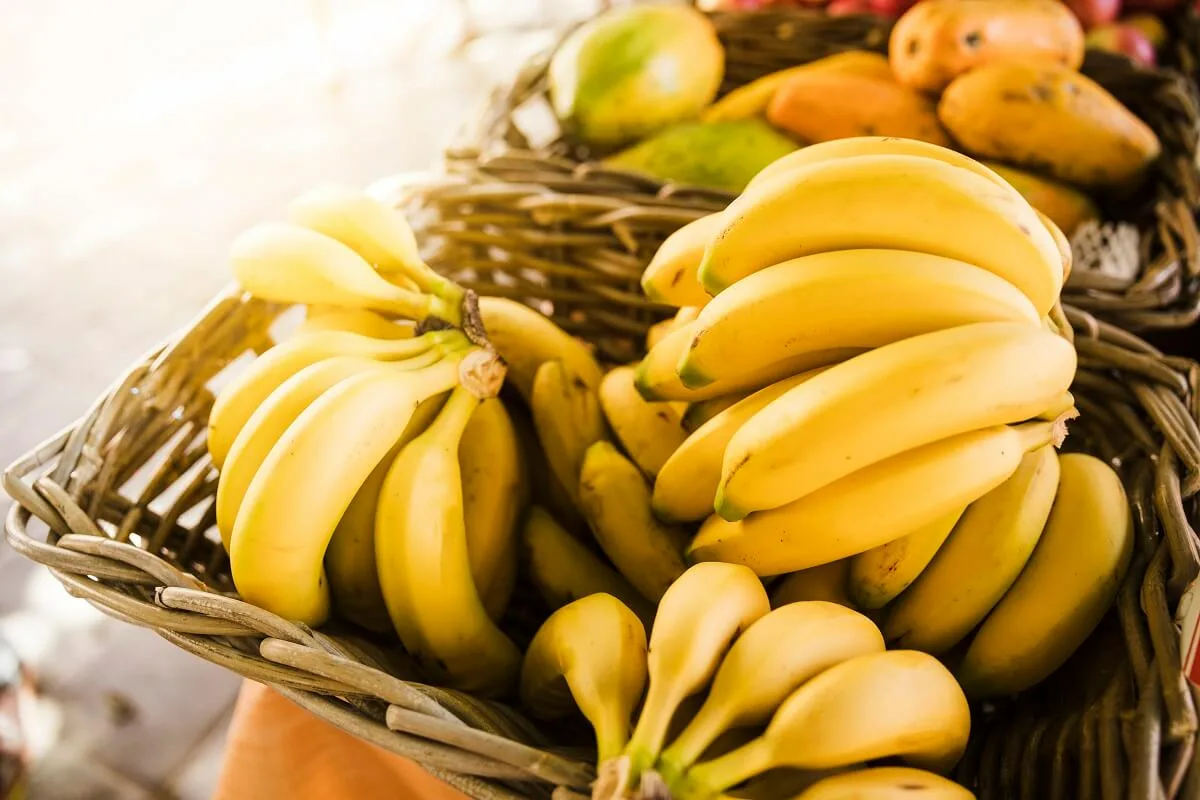 Trucul pentru a păstra bananele și a nu se înnegri la căldură: durează mult timp