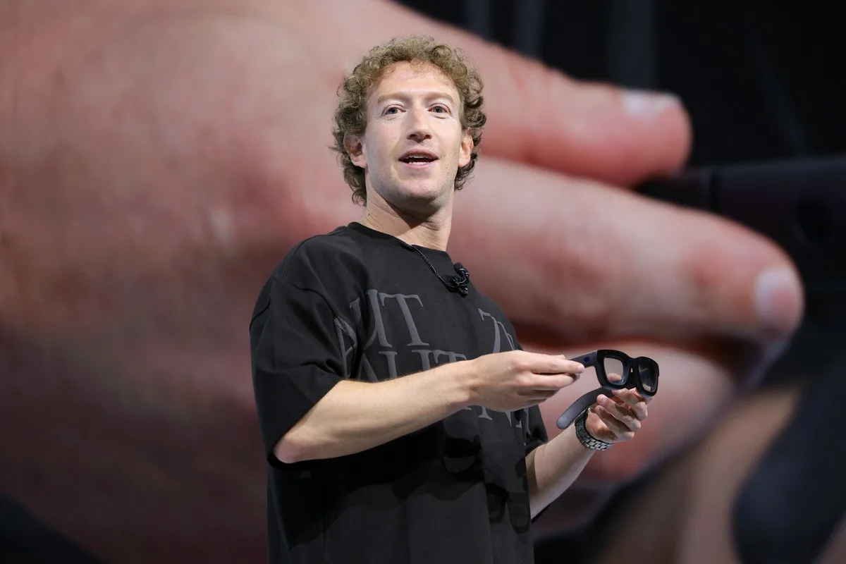 Mark Zuckerberg construiește vile în Hawaii ca și cum nu ar exista un mâine. Nimeni nu știe pentru ce