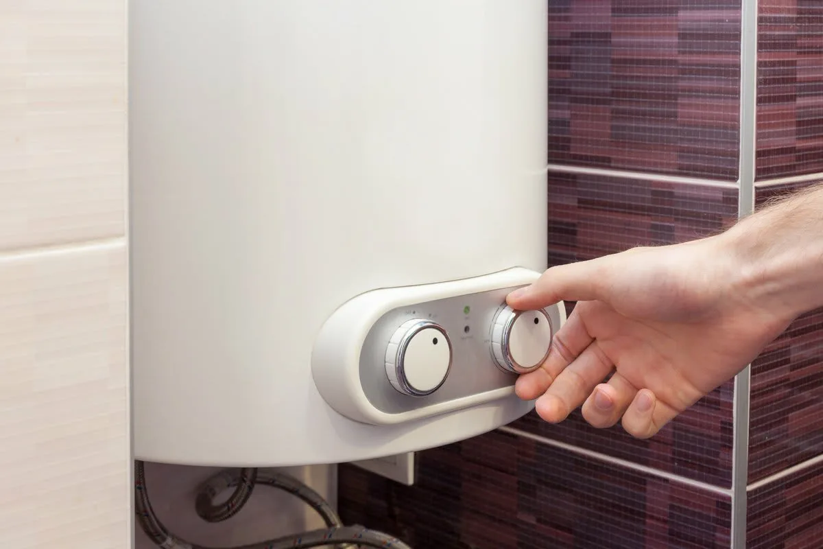Aceasta este una dintre cele mai frecvente erori la utilizarea unui boiler instantaneu, care lasă pe mulți fără apă caldă în mijlocul băii.