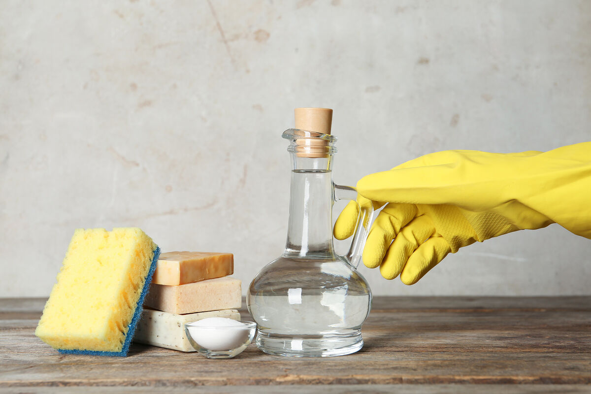 3 lingurițe din aceste ingrediente de bucătărie sunt tot ce ai nevoie pentru a îndepărta grăsimea de pe mobilier fără efort
