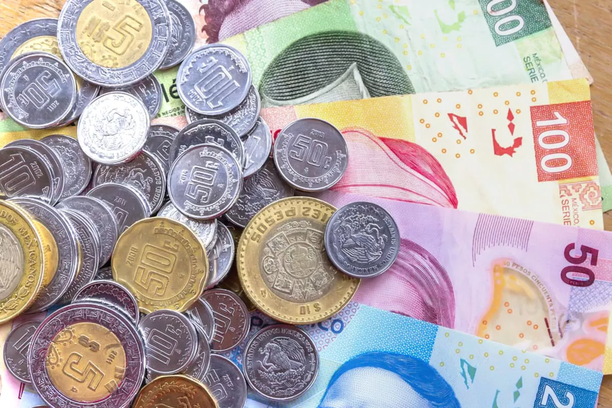 Peso-ul mexican se impune în fața dolarului, care își revine: Consultați cursul de schimb