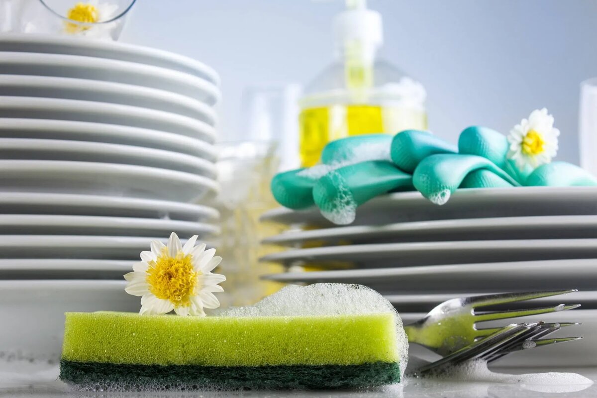 Fără detergent și fără burete: trucul japonez pentru a spăla vasele cu mai puțină apă și efort