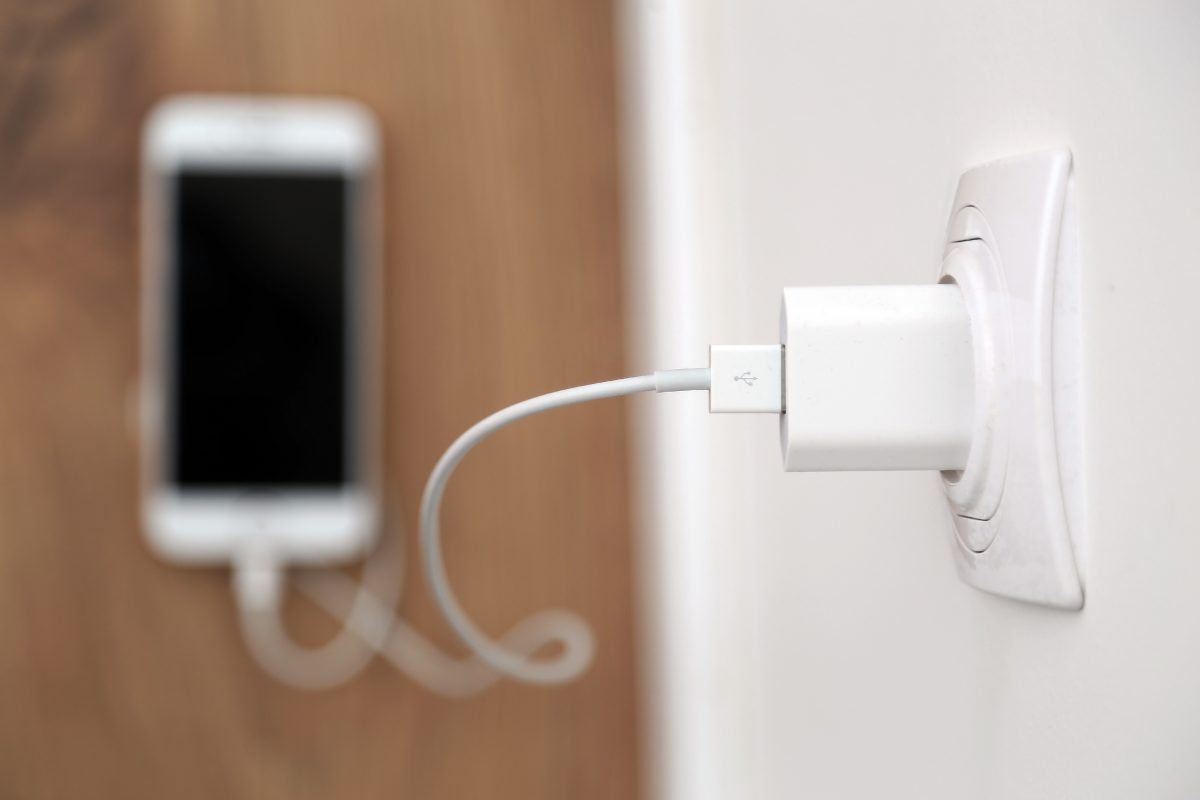Când să puneți smartphone-ul la încărcat pentru a nu „ucide” bateria